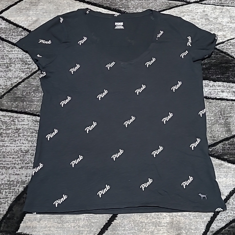 VS PINK 2019 LOGO V-NECK TEE-SHIRT